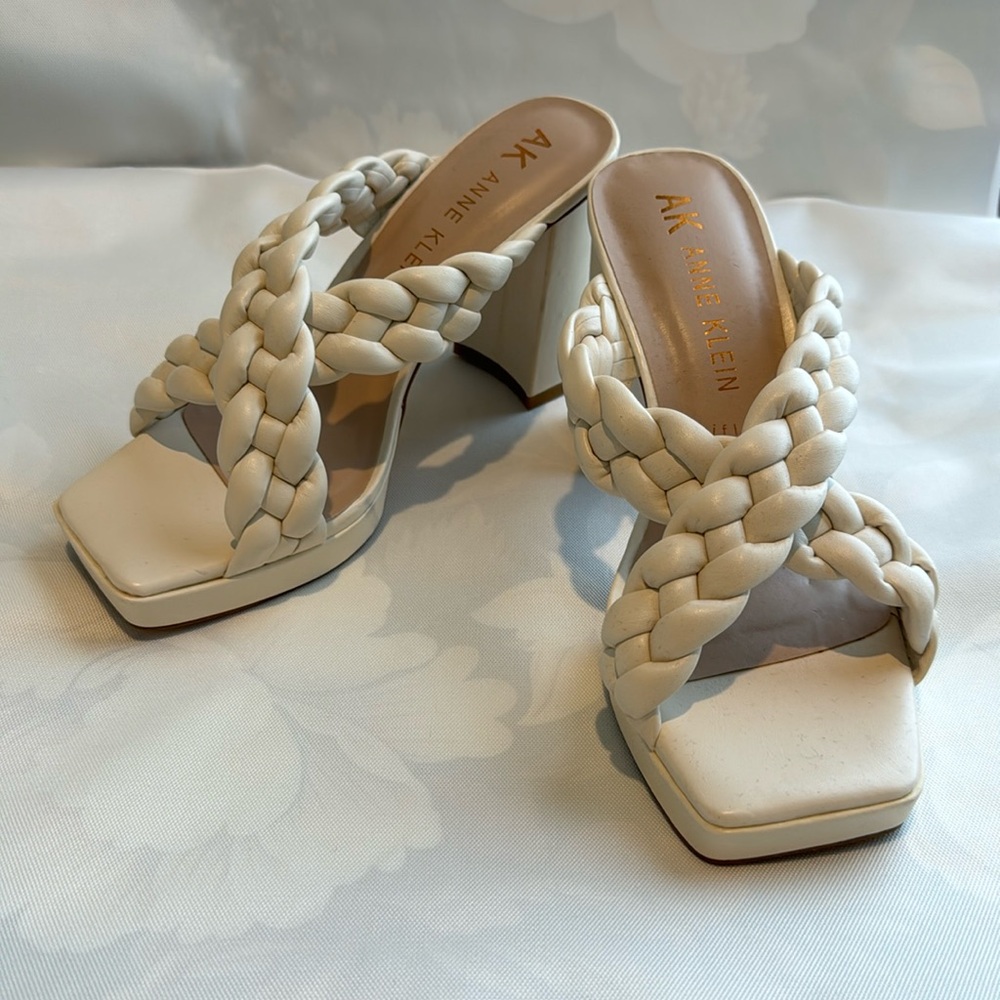 Anne Klein Aiden Bubble Heel in Bone size 9